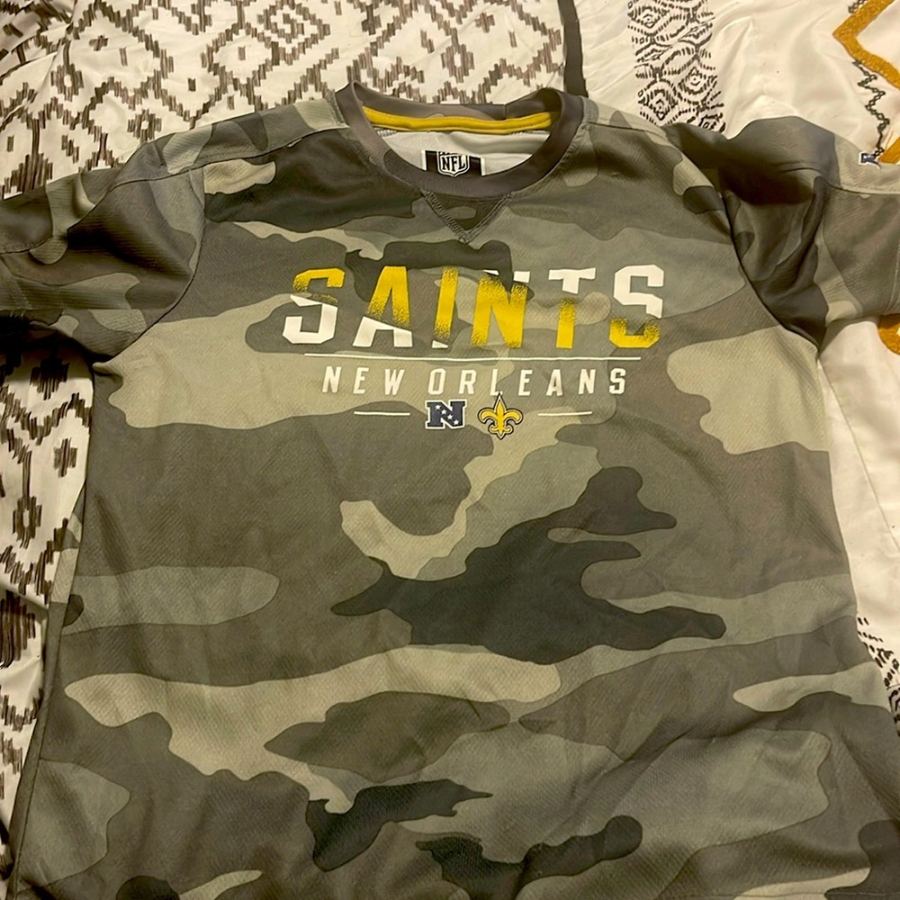 Brand New!!! New Orleans Saints team apparel shirt 100% polyester - XL 18-20